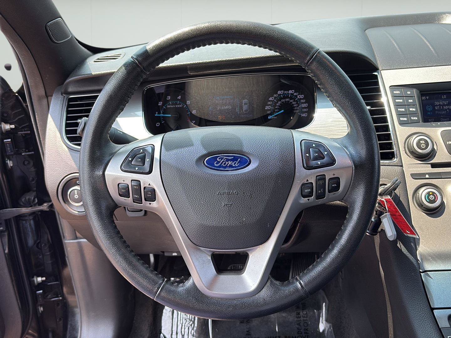 Used 2016 Ford Taurus SEL FWD image 10