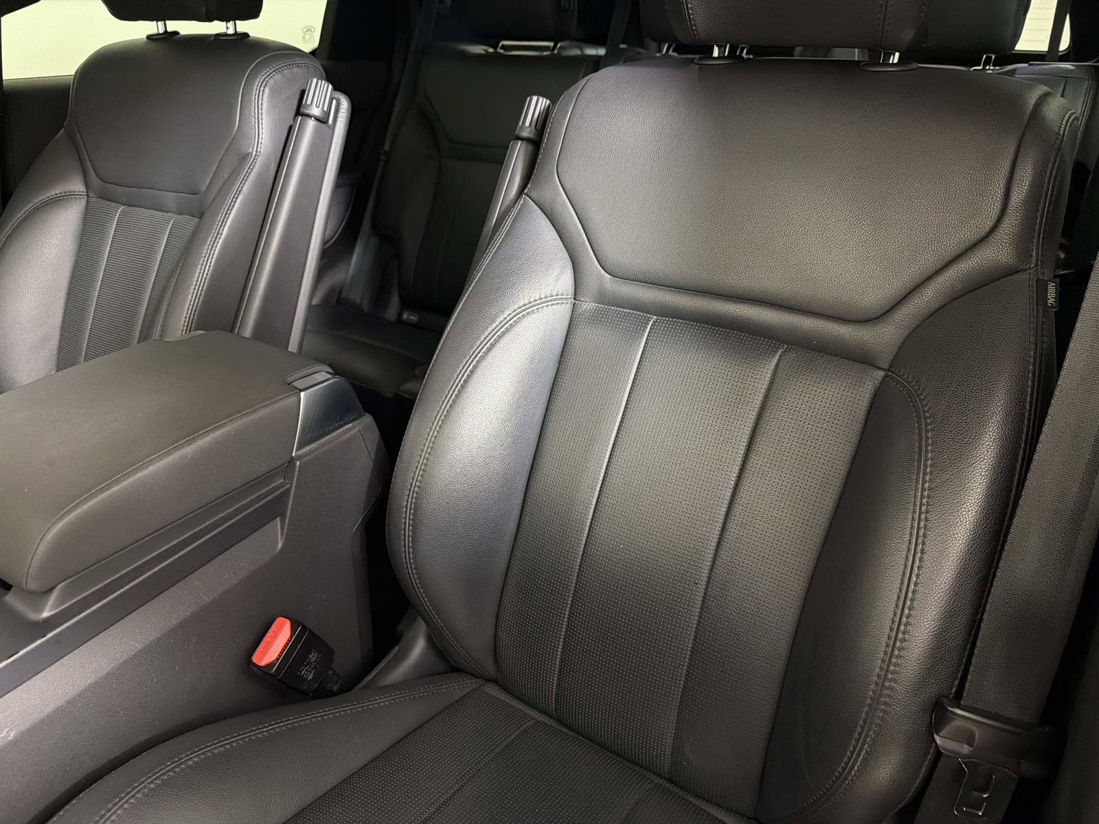 Used 2017 Land Rover Discovery SE AWD/4WD image 17