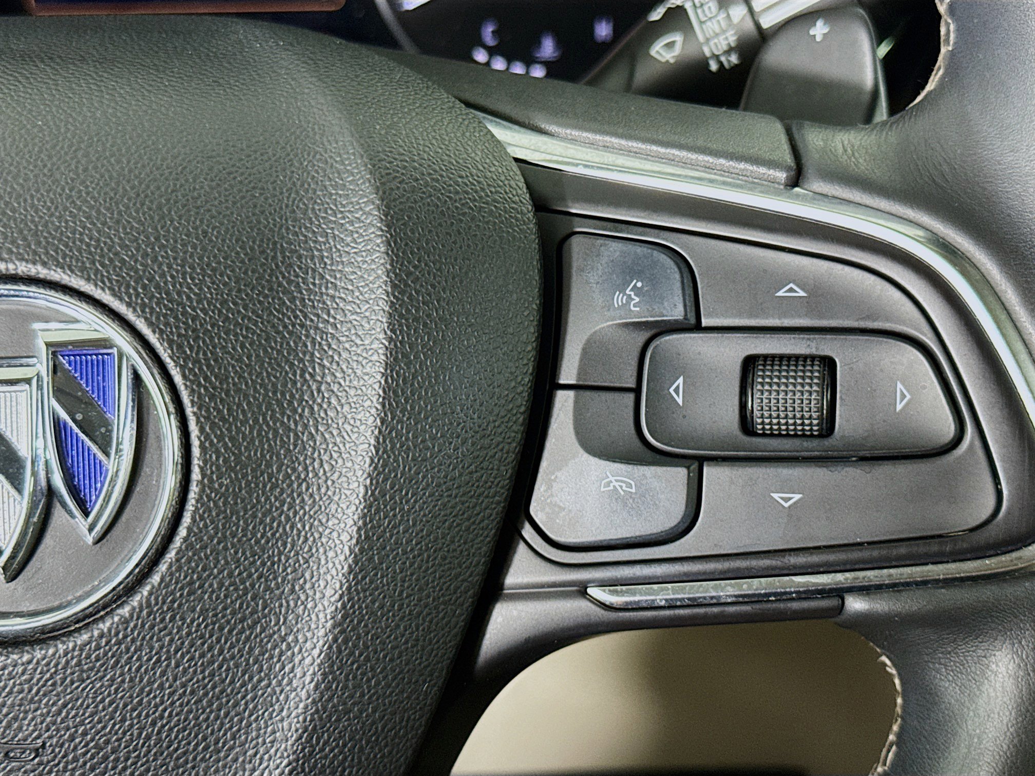 Used 2023 Buick Envision Avenir FWD image 14