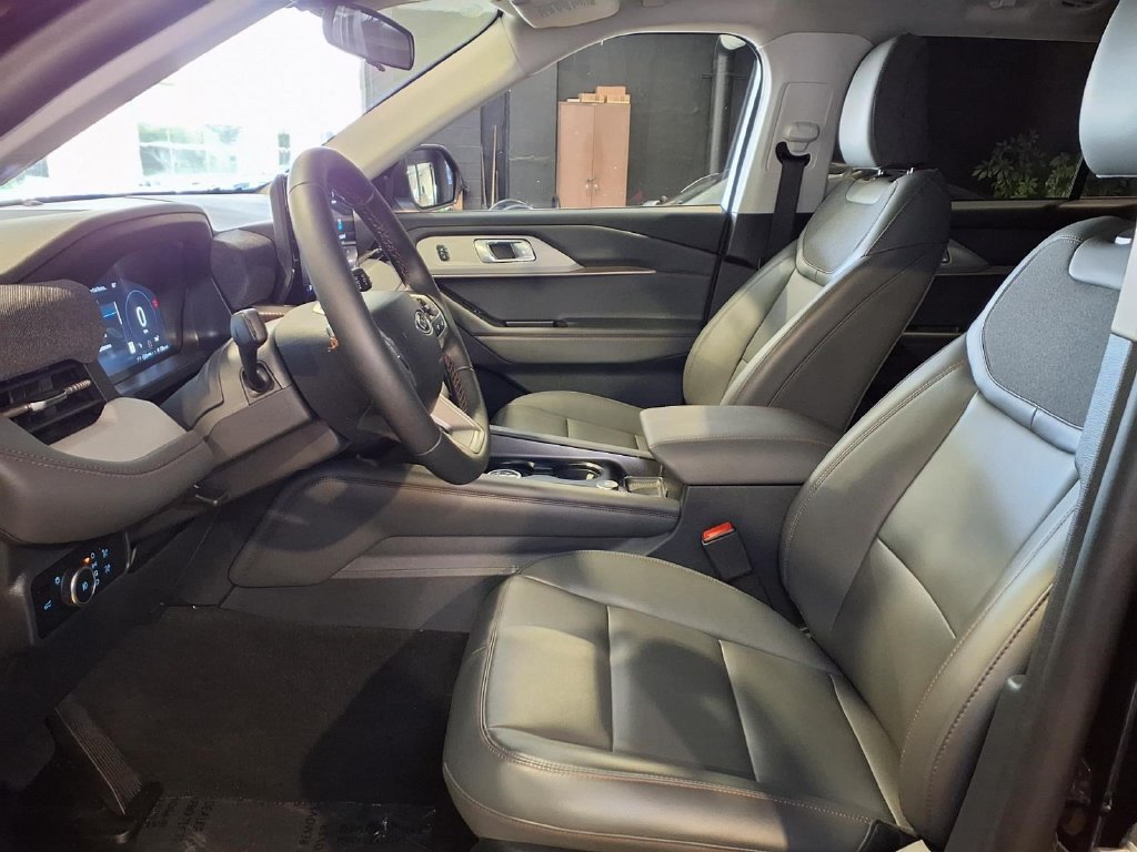 Used 2026 Ford Explorer Active w/ Active Comfort Package RWD image 22