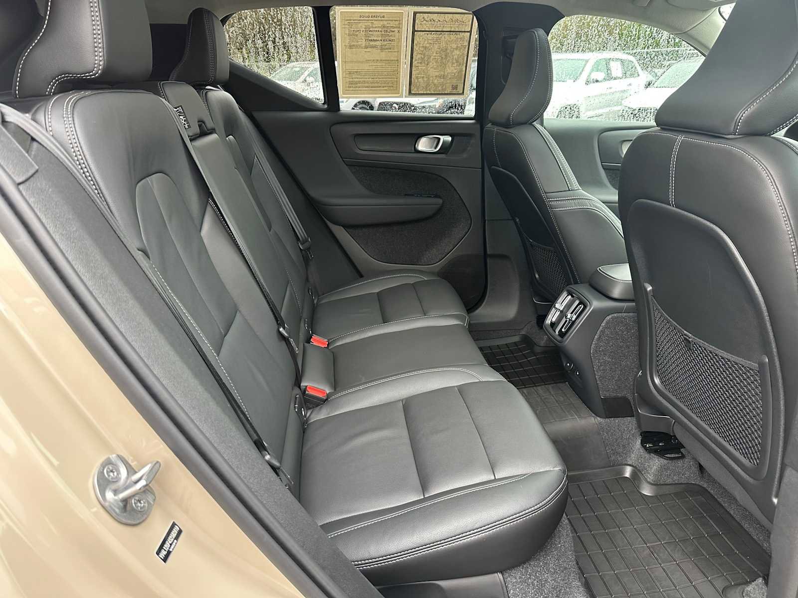 Used 2025 Volvo XC40 B5 Ultra w/ Climate Package image 12