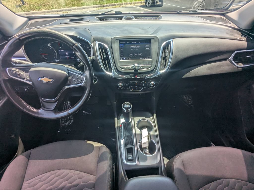 Used 2021 Chevrolet Equinox LT w/ Driver Convenience Package FWD image 2