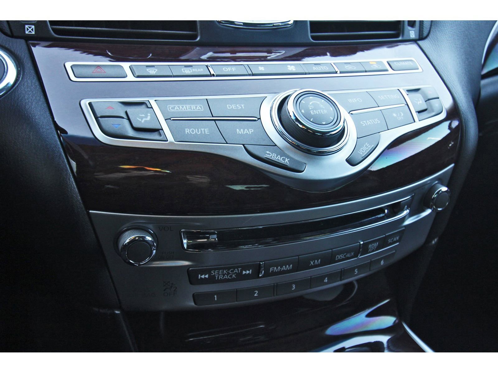 Used 2017 INFINITI Q70 3.7 image 28