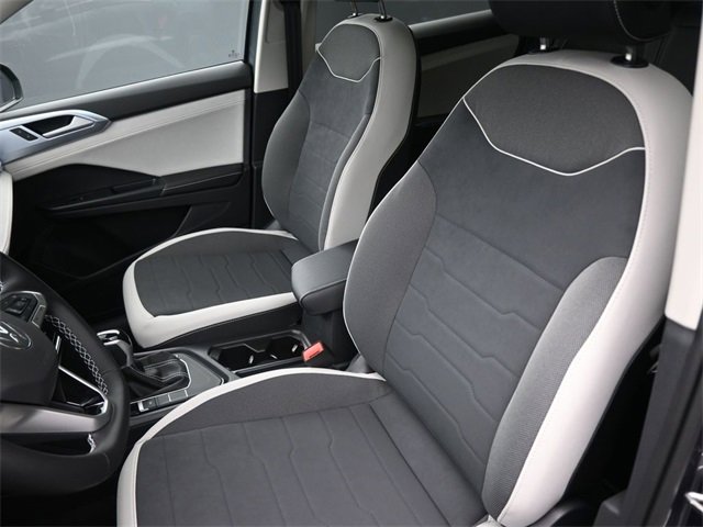 Used 2025 Volkswagen Taos SE w/ Panoramic Sunroof Package image 19