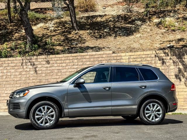 Used 2013 Volkswagen Touareg Sport image 14