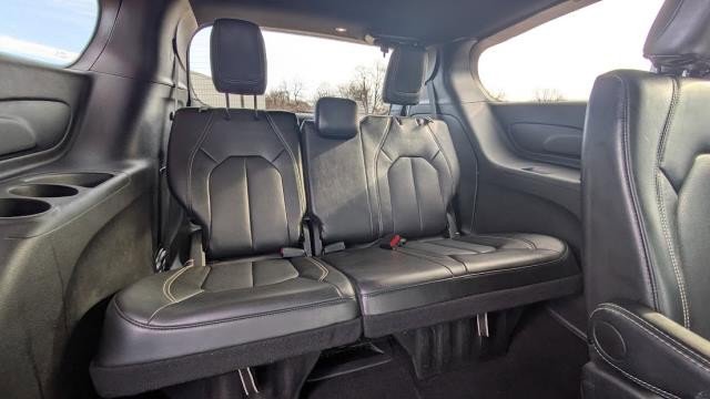 Used 2025 Chrysler Pacifica Select image 20