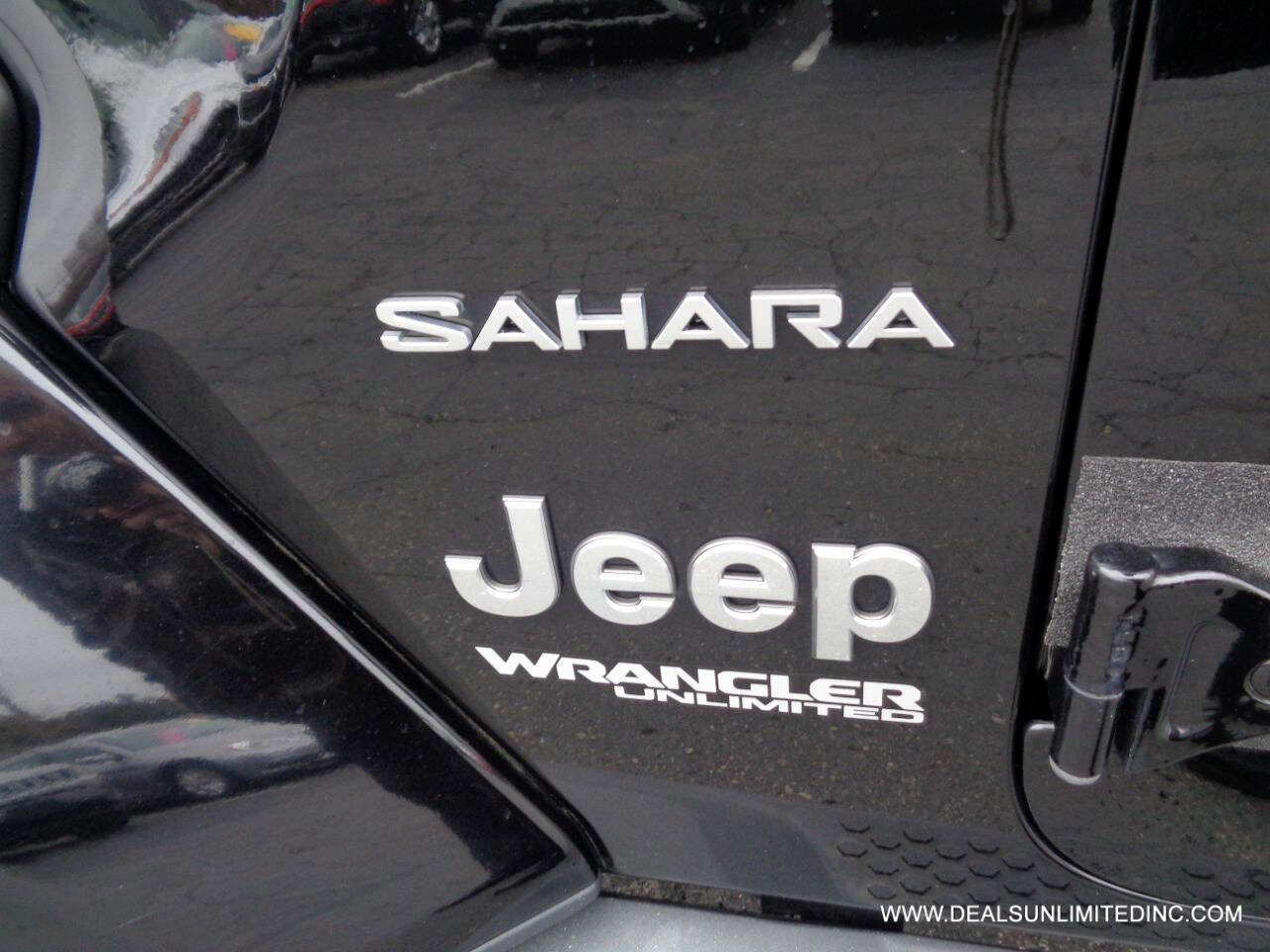 Used 2018 Jeep Wrangler Unlimited Sahara image 5