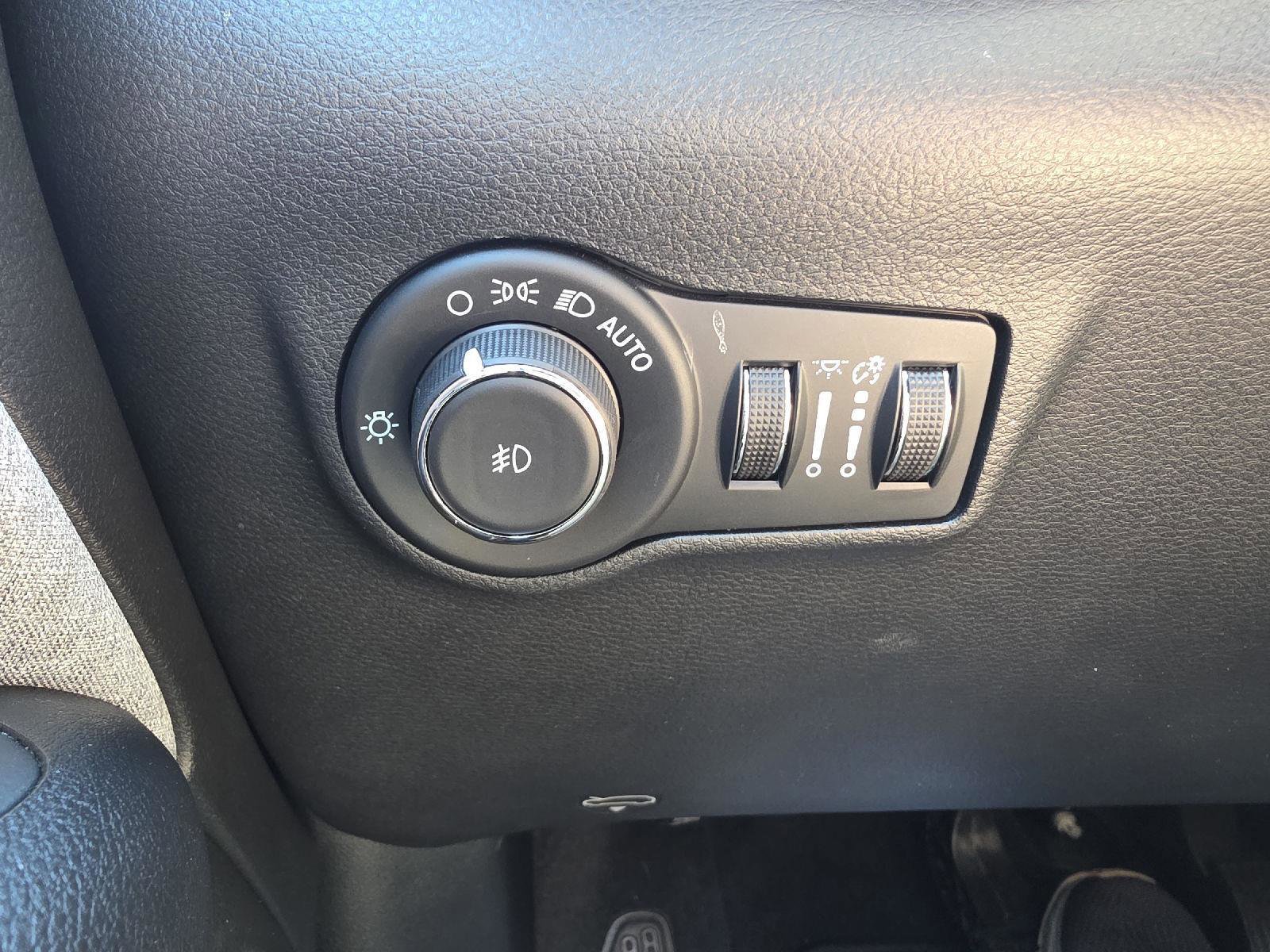 Used 2023 Jeep Compass Latitude AWD/4WD image 17
