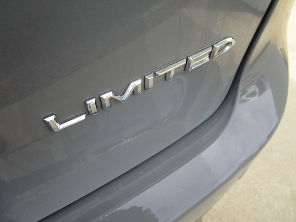 Used 2023 Chrysler Pacifica Limited image 11