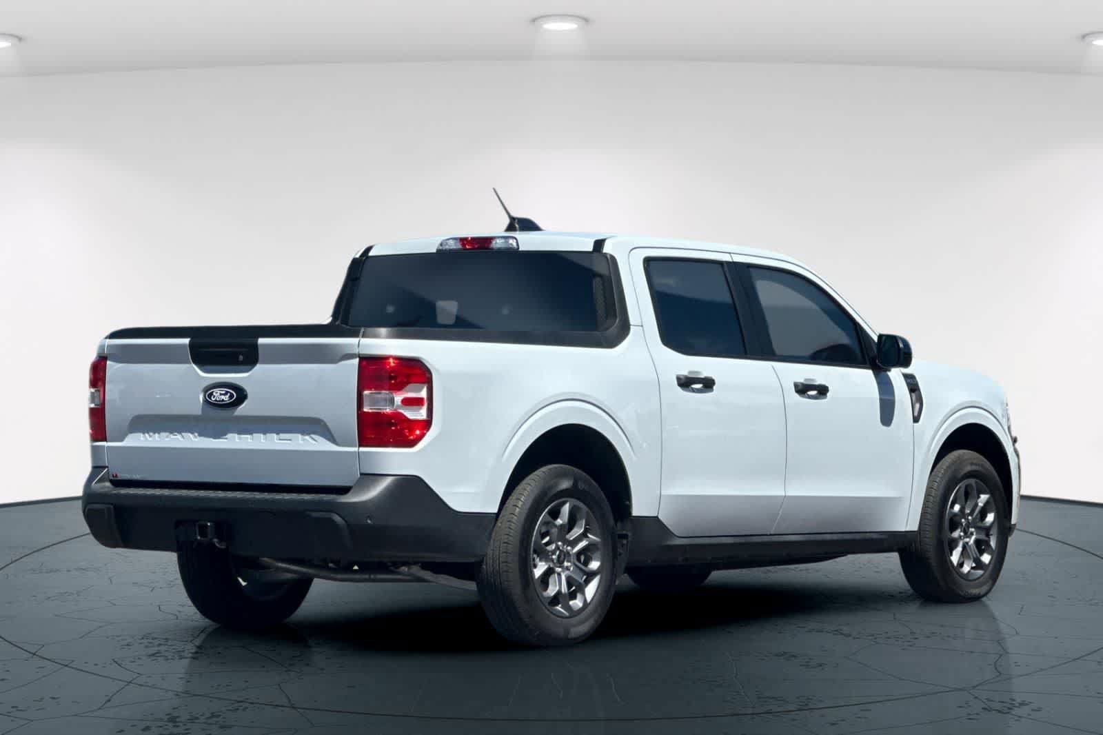 Used 2025 Ford Maverick XLT w/ Equipment Group 301A AWD/4WD image 2