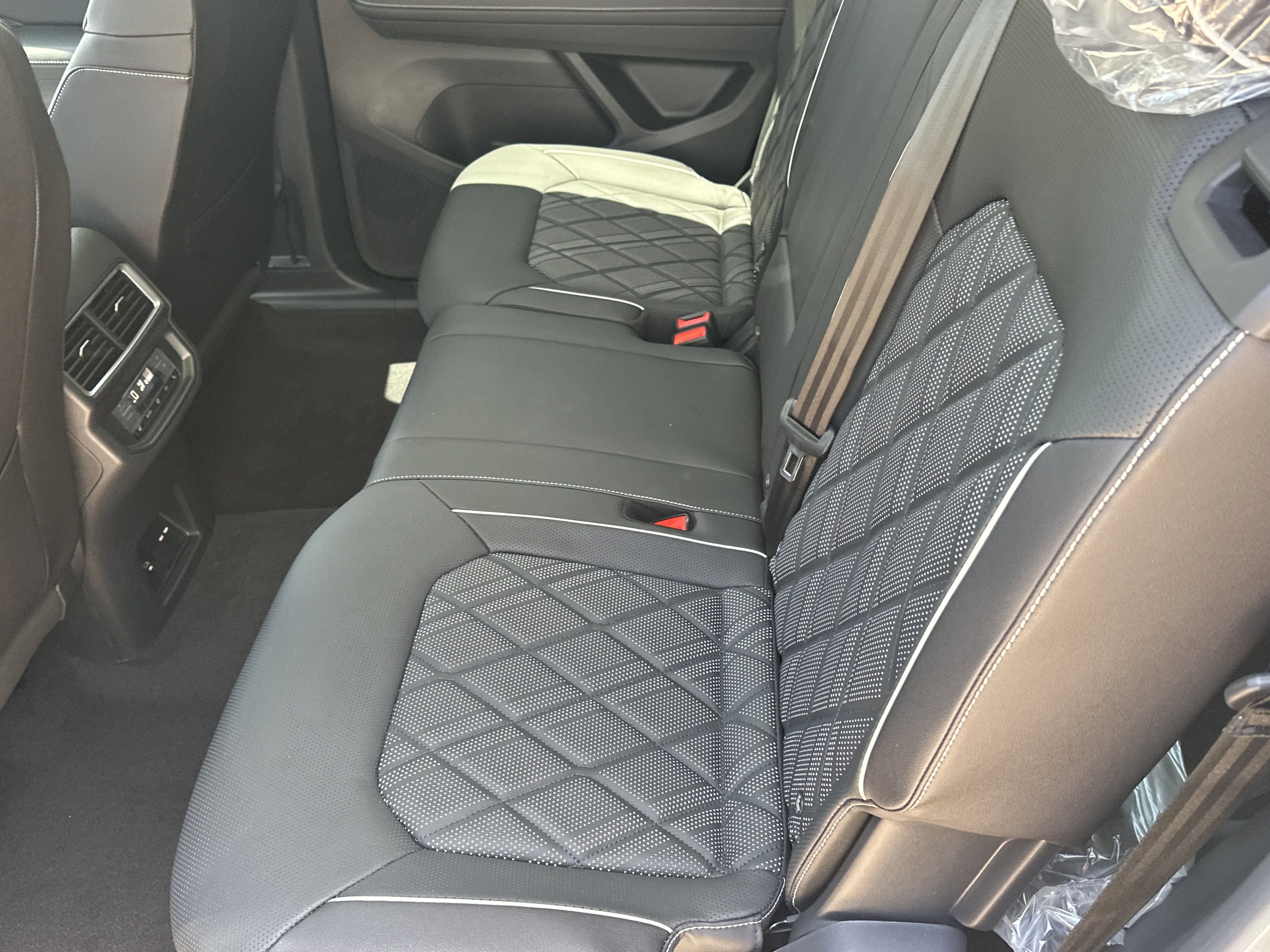 New 2026 Volkswagen Atlas SEL Premium R-Line AWD/4WD image 13