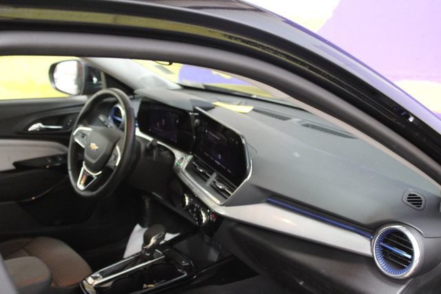 Used 2024 Chevrolet Trax LT w/ Driver Confidence Package FWD image 12