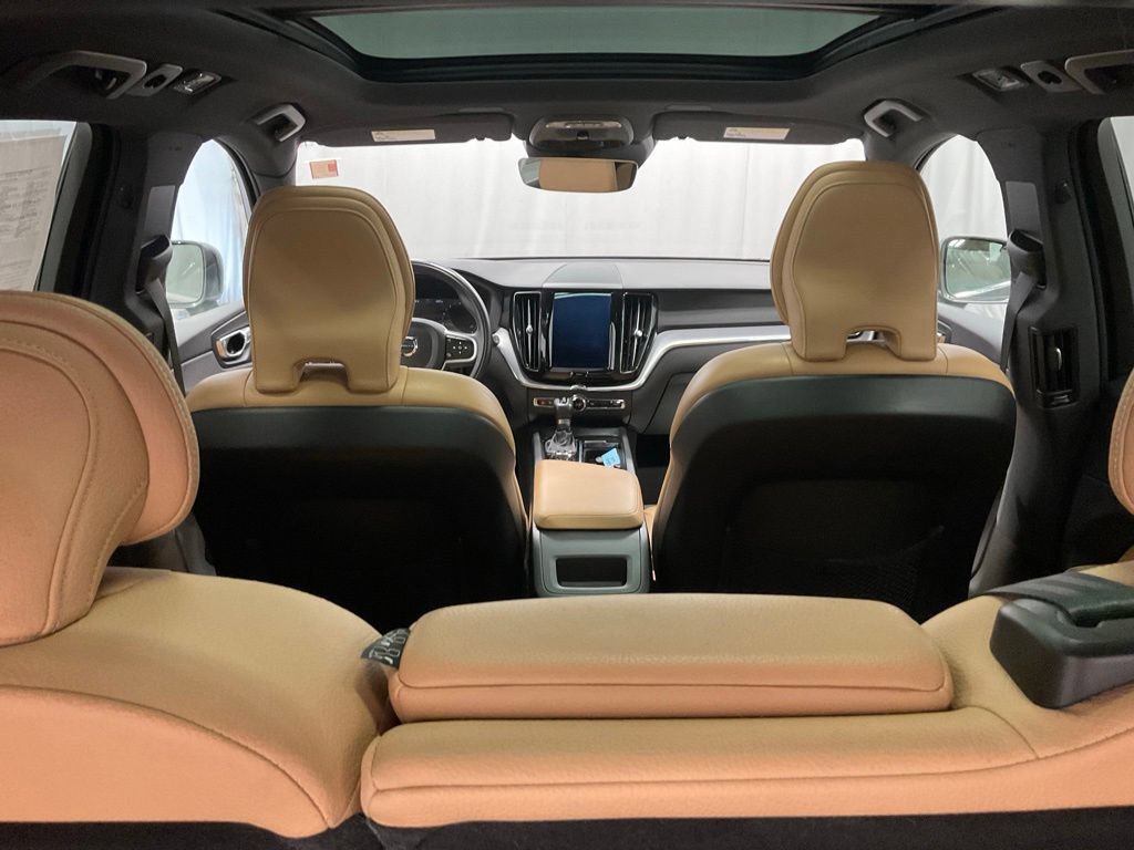 Used 2020 Volvo XC60 T5 Momentum w/ Protection Package Premier AWD/4WD image 4