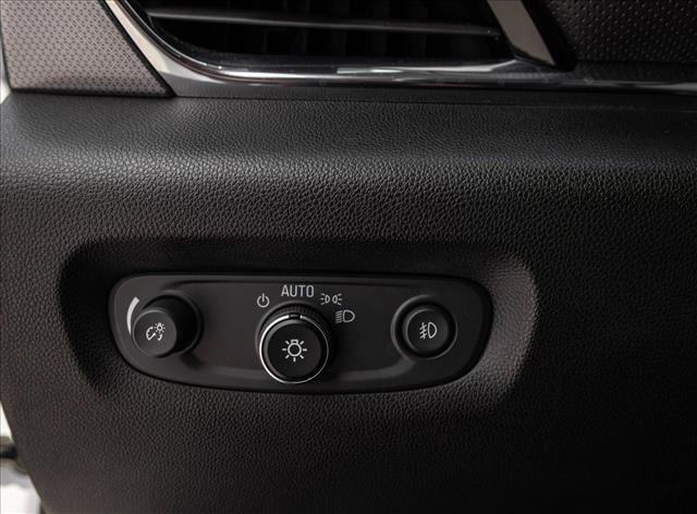 Used 2018 Chevrolet Traverse Premier image 14