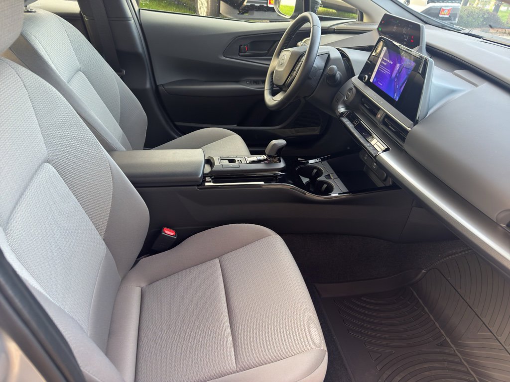 Used 2024 Toyota Prius LE image 18