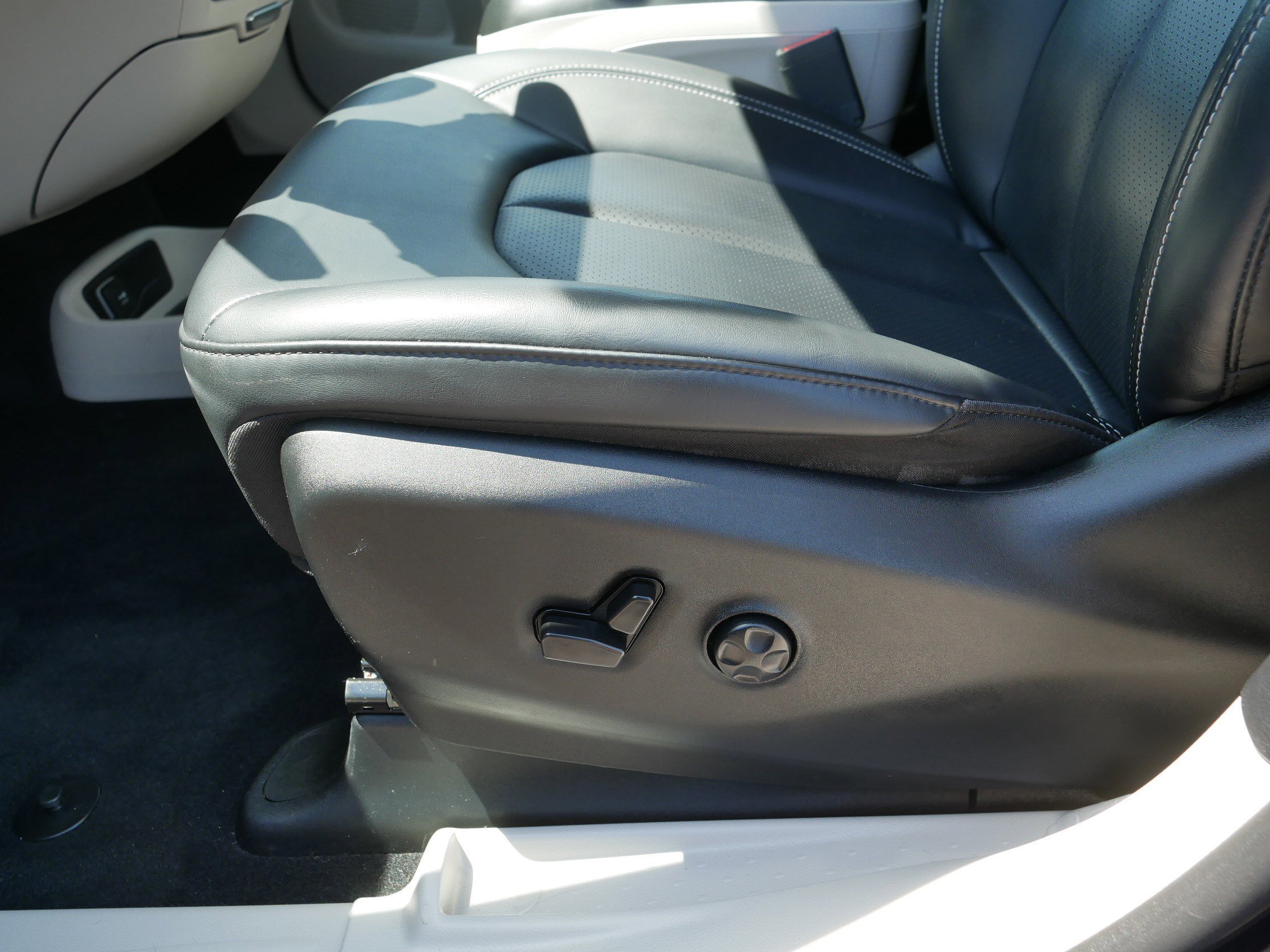 Used 2023 Chrysler Pacifica Touring-L AWD/4WD image 20