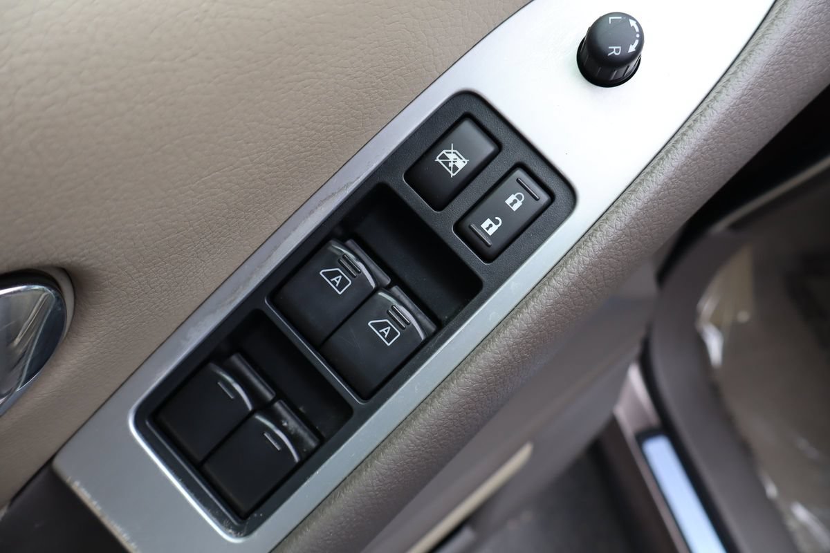 Used 2012 Nissan Murano SV AWD/4WD image 27