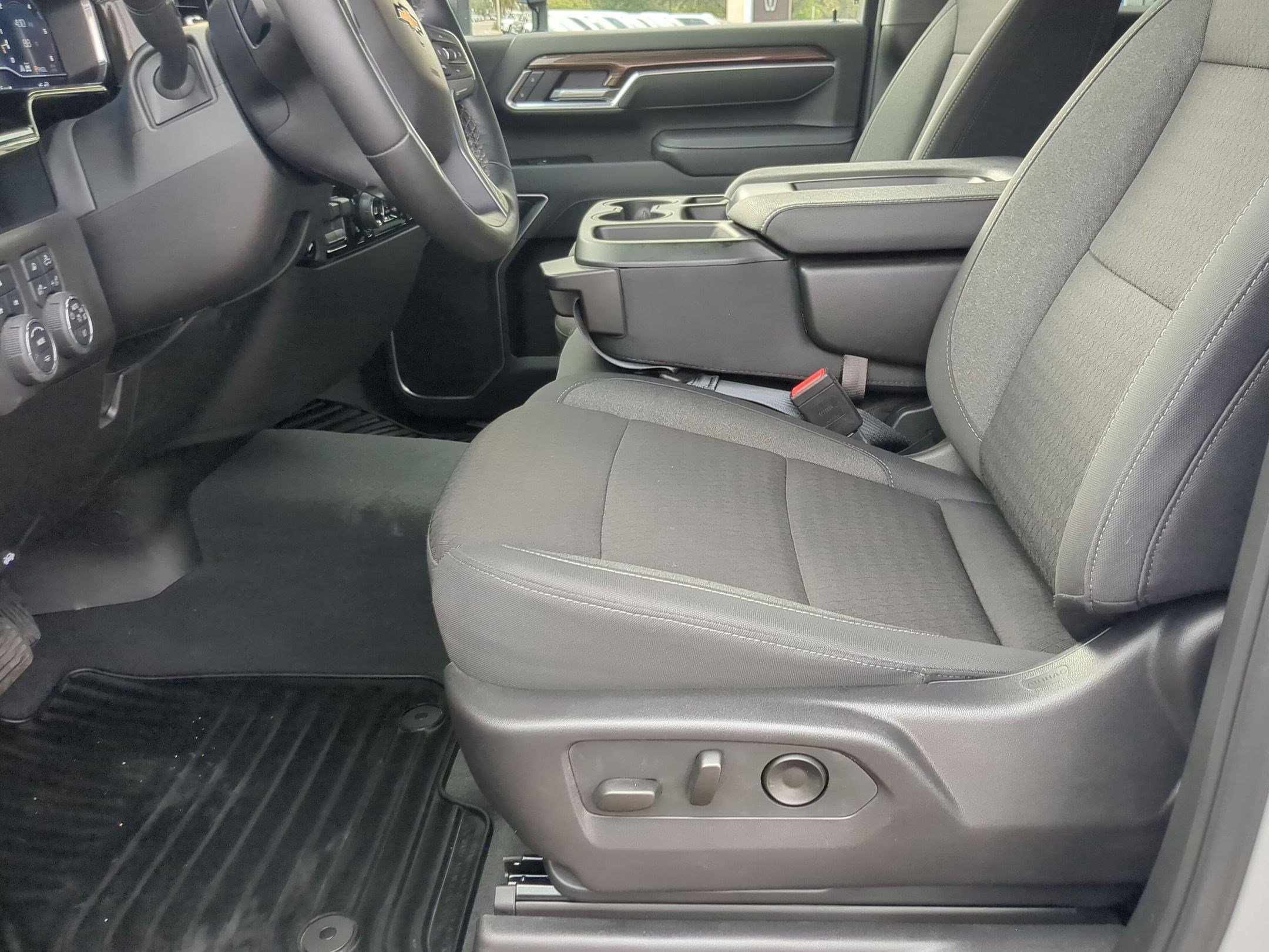 Used 2025 Chevrolet Silverado 2500 LT w/ Safety Package image 11