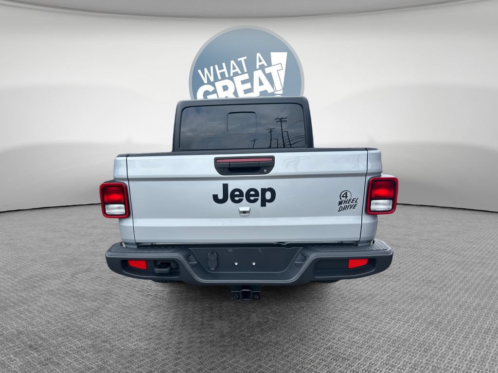 Certified 2023 Jeep Gladiator Sport AWD/4WD image 5