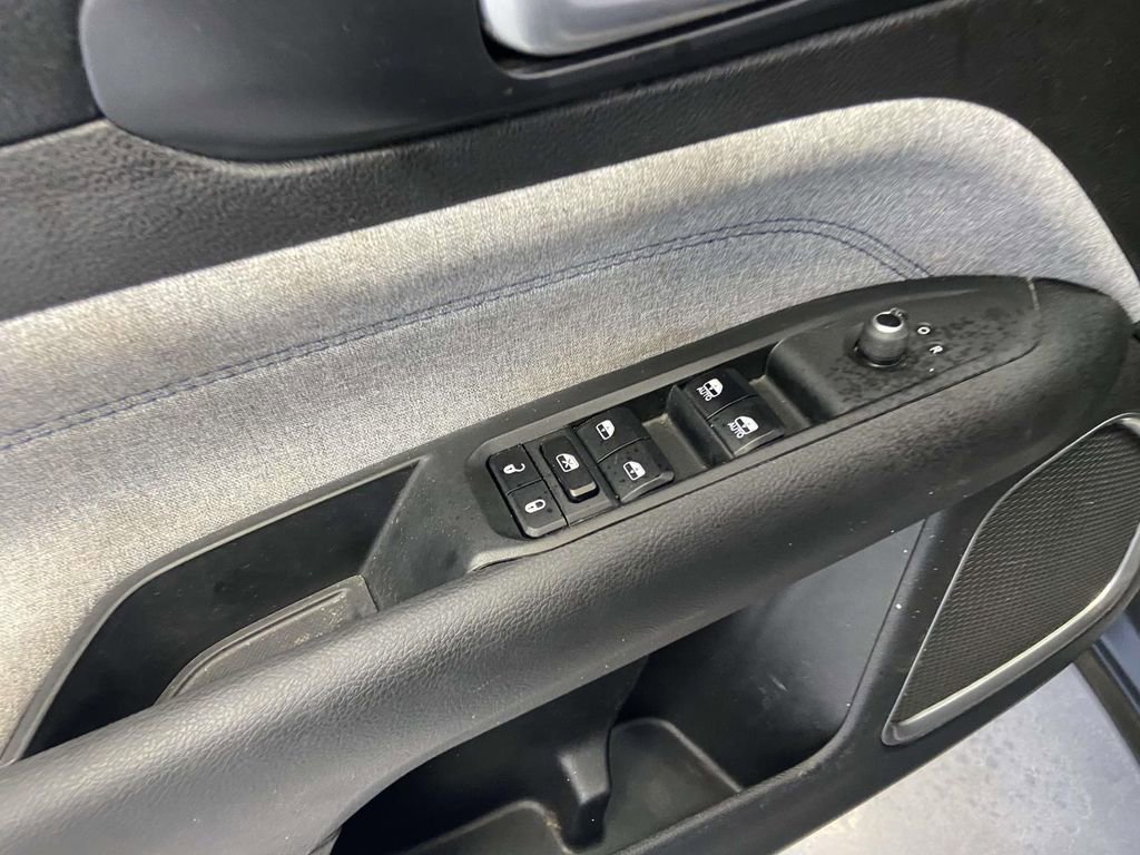 Used 2024 Jeep Compass Sport image 18