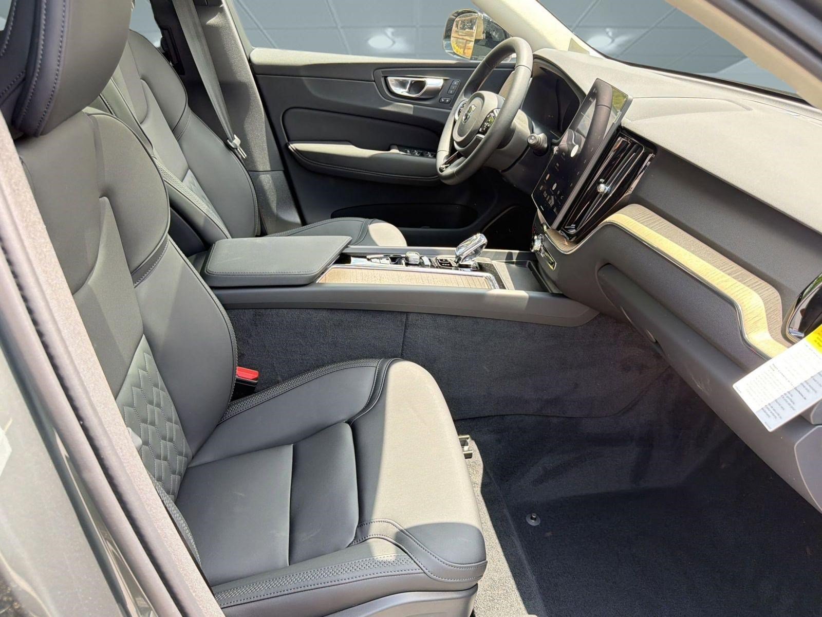 New 2026 Volvo XC60 B5 Plus w/ Protection Package Premier AWD/4WD image 30