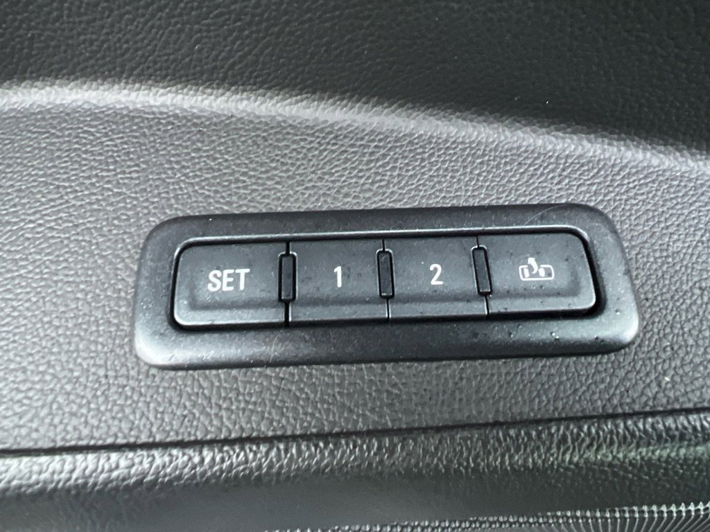 Used 2017 GMC Yukon XL SLT w/ Open Road Package image 32