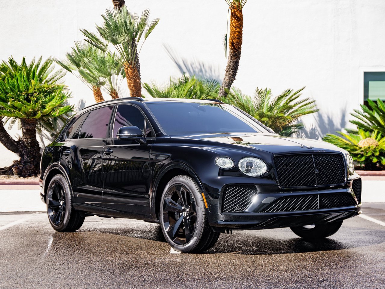 Used 2023 Bentley Bentayga Plug-In Hybrid image 28