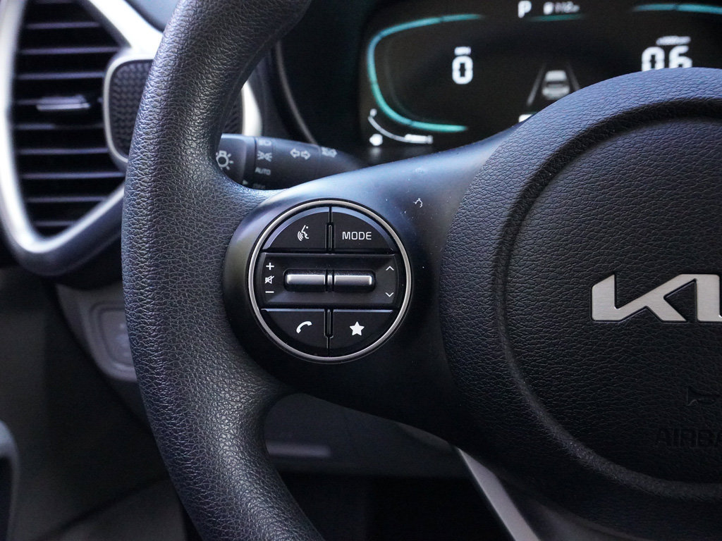 Used 2025 Kia Soul LX w/ LX Technology Package FWD image 34