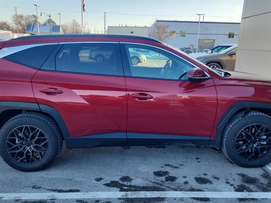 Used 2025 Hyundai Tucson Limited image 2