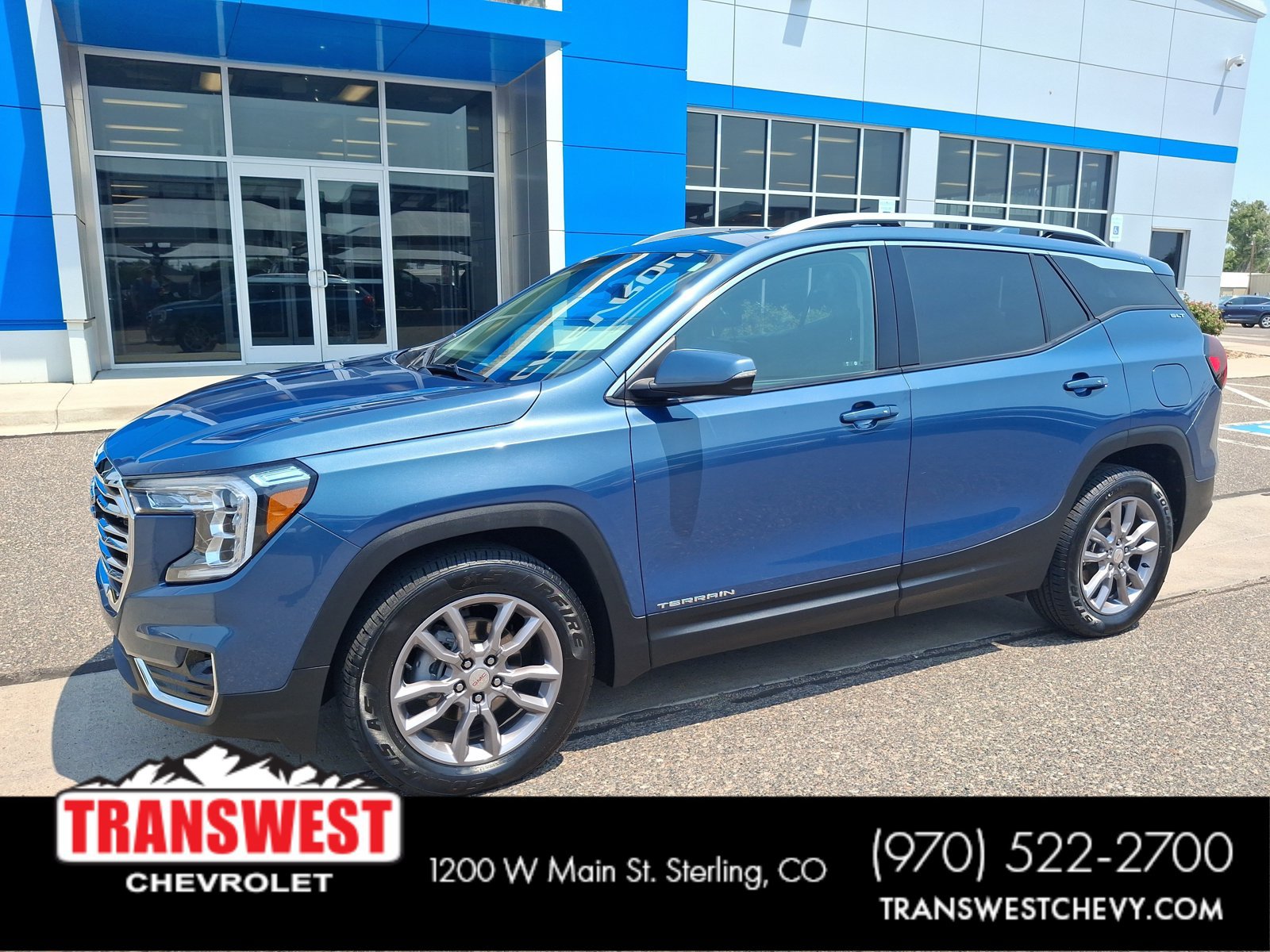 Used 2024 GMC Terrain SLT AWD/4WD image 1