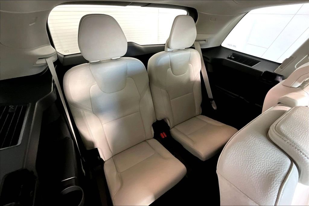 Used 2017 Volvo XC90 T6 Momentum w/ Vision Package image 28