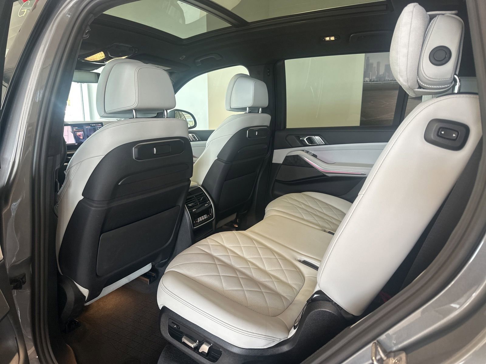 Certified 2023 BMW X7 xDrive40i w/ Premium Package image 39