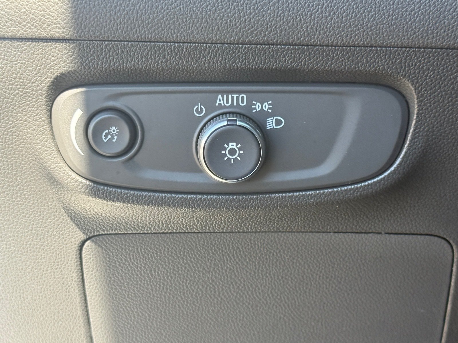 Used 2024 Buick Encore GX Avenir w/ Avenir Technology Package FWD image 22