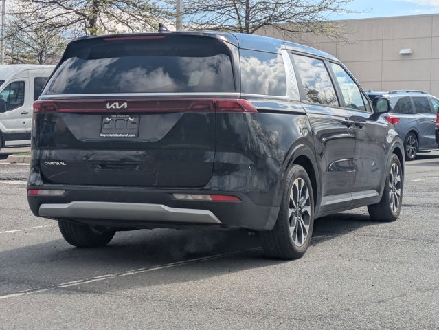 Used 2024 Kia Carnival EX image 5