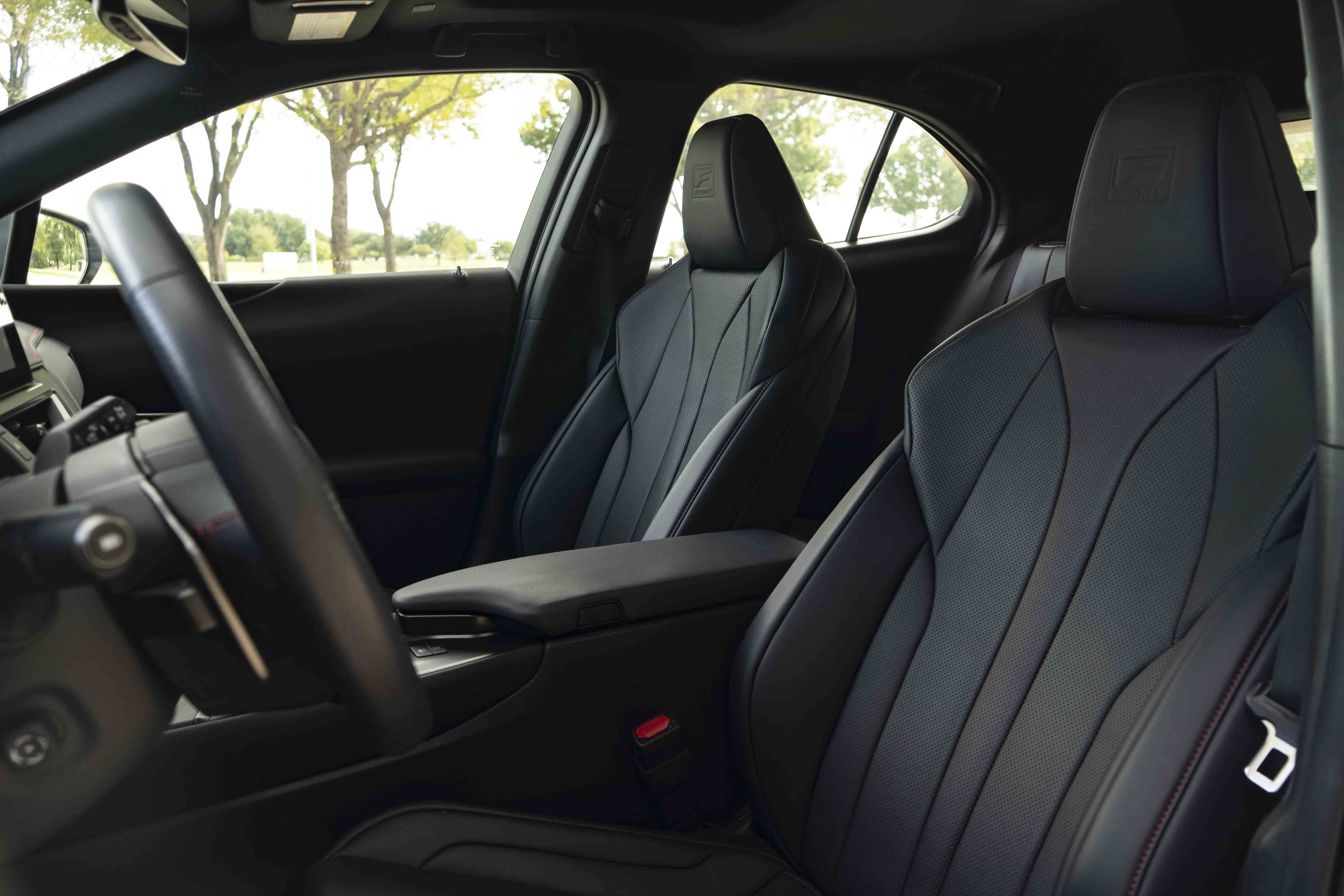 Used 2025 Lexus UX 300h AWD w/ Accessory Package (Z1) image 17