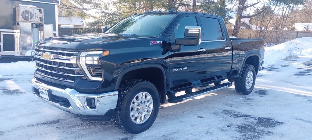 Used 2024 Chevrolet Silverado 2500 LTZ w/ LTZ Premium Package image 3