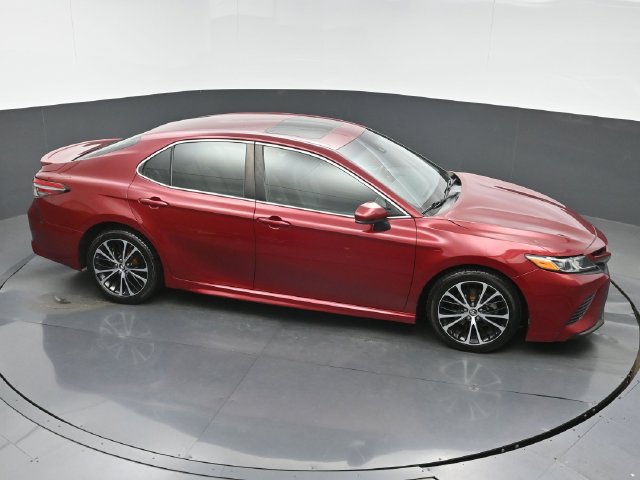 Used 2018 Toyota Camry SE w/ Moonroof Package FWD image 34