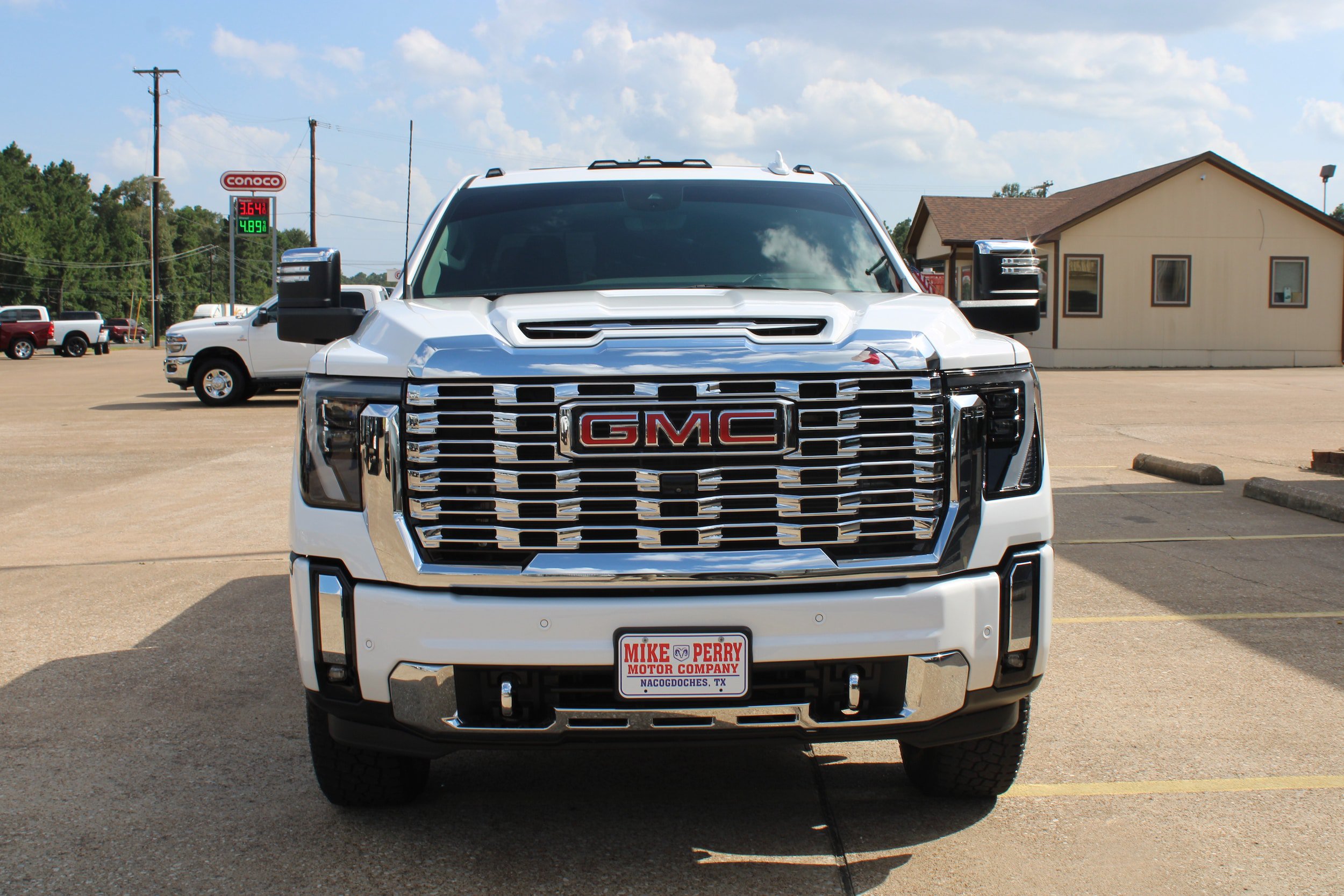 Used 2025 GMC Sierra 2500 Denali w/ Denali Reserve Package AWD/4WD image 3