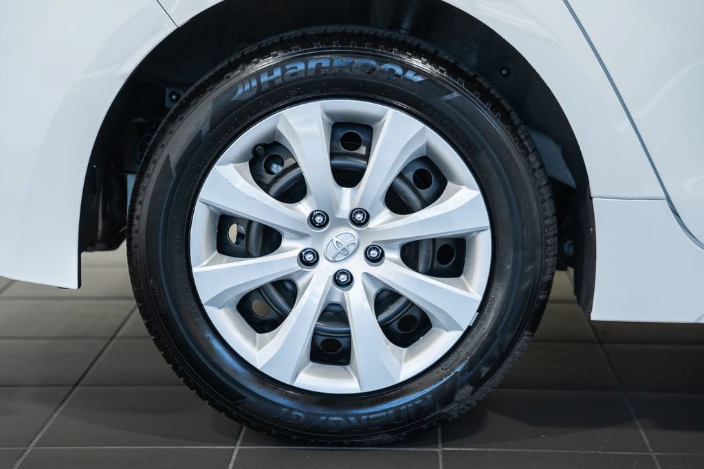 Used 2025 Toyota Corolla LE FWD image 15