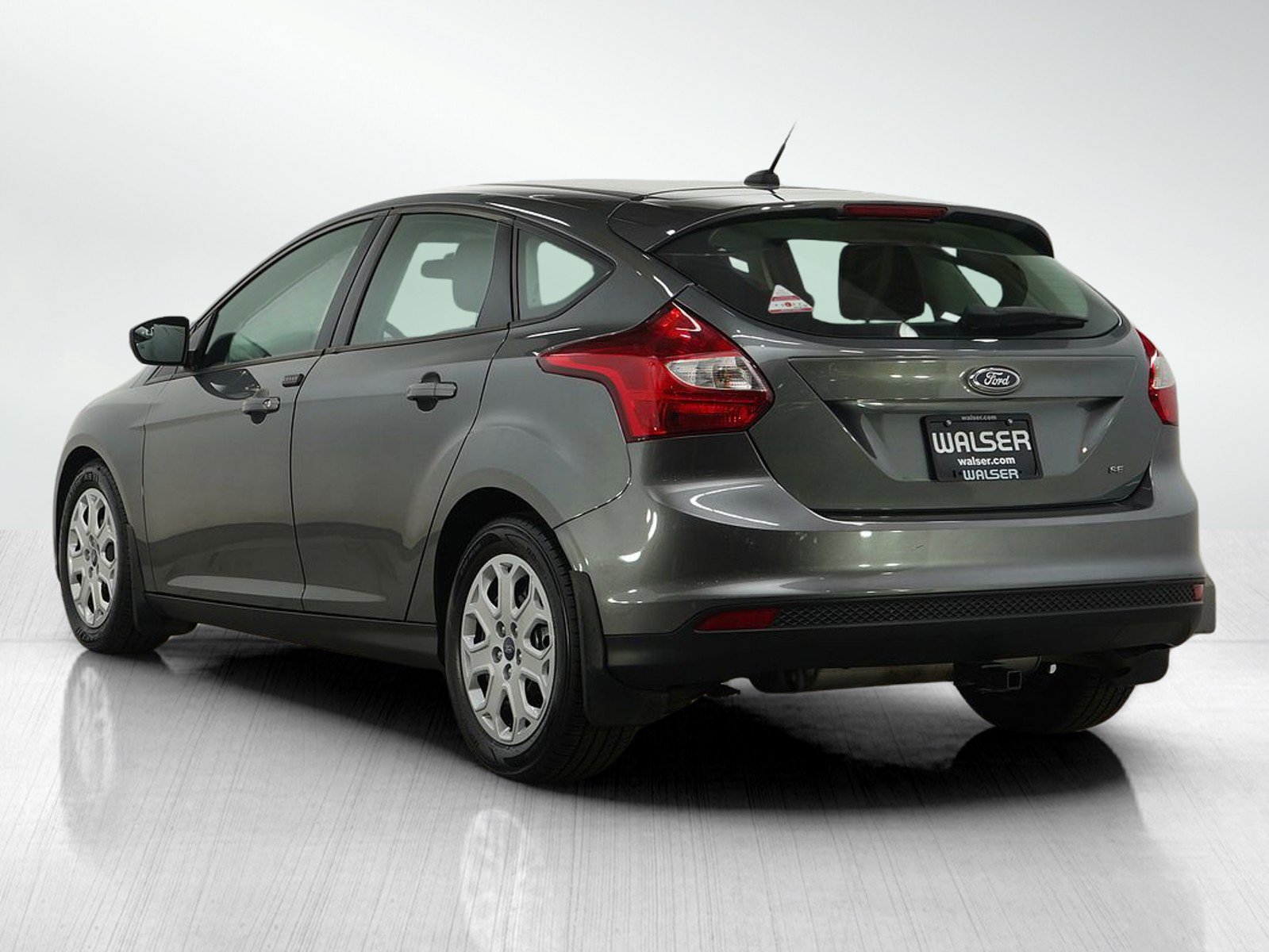 Used 2012 Ford Focus SE w/ SE Winter Pkg image 3