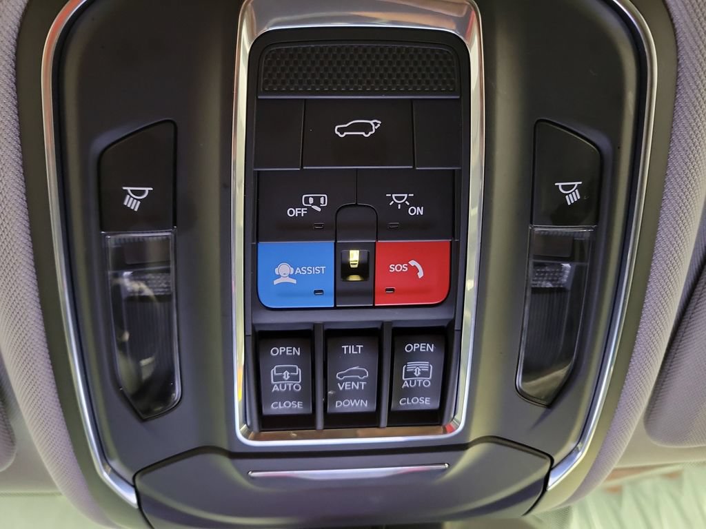Used 2023 Jeep Grand Cherokee Limited AWD/4WD image 21