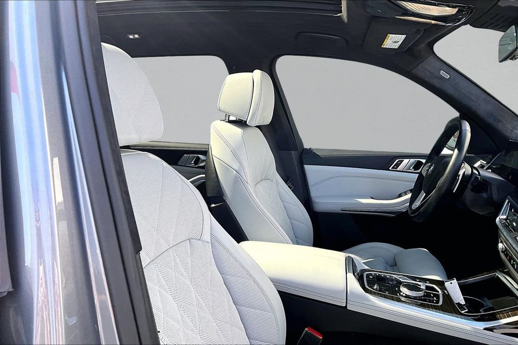 Used 2024 BMW X7 xDrive40i w/ Parking Assistance Package AWD/4WD image 29