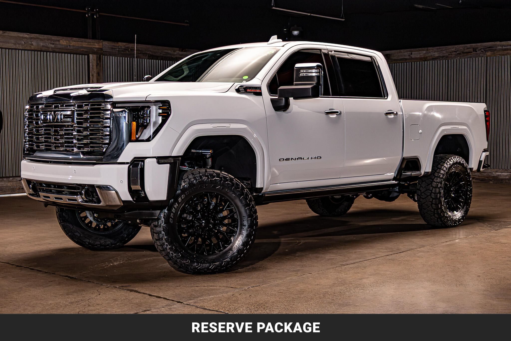 Used 2025 GMC Sierra 2500 Denali w/ Denali Reserve Package AWD/4WD image 5