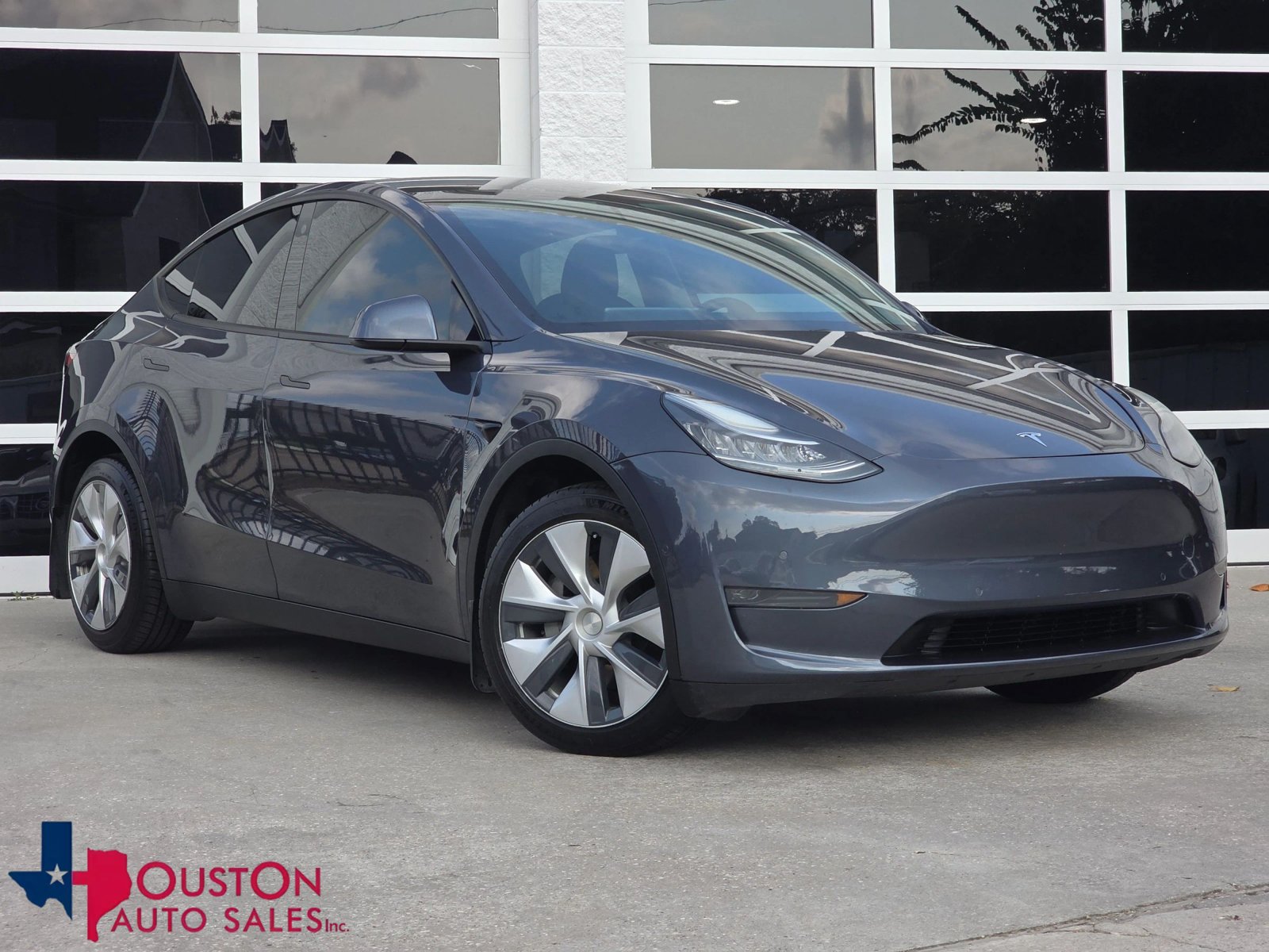Used 2021 Tesla Model Y Long Range AWD/4WD image 1