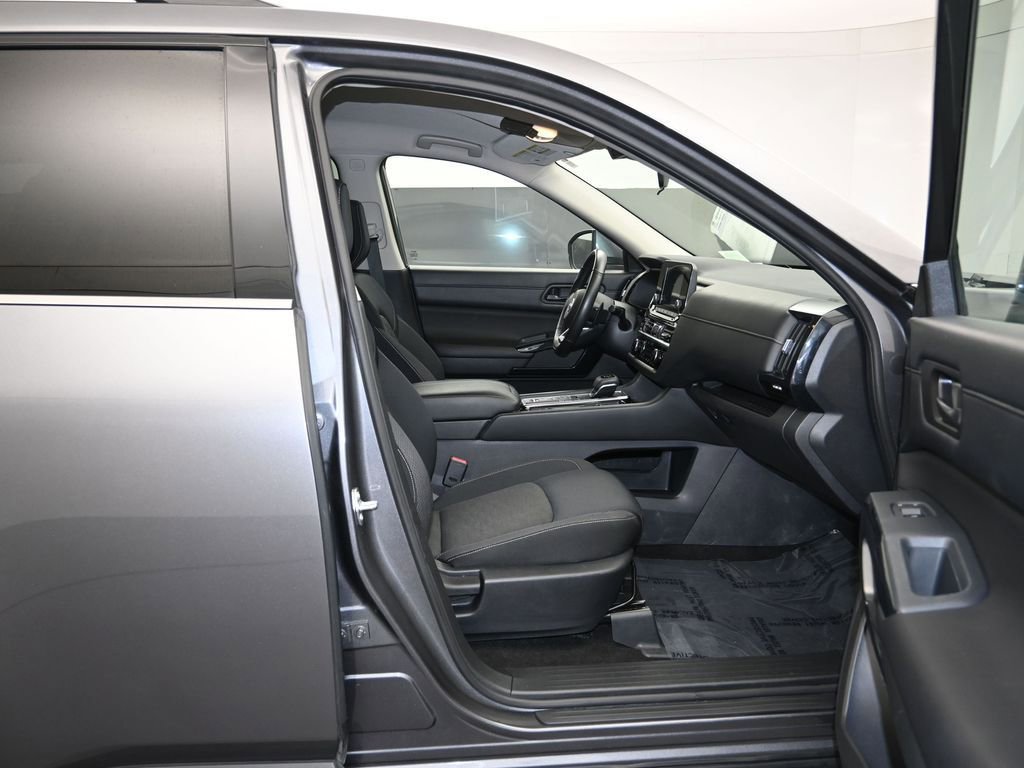 Used 2024 Nissan Pathfinder SV image 26