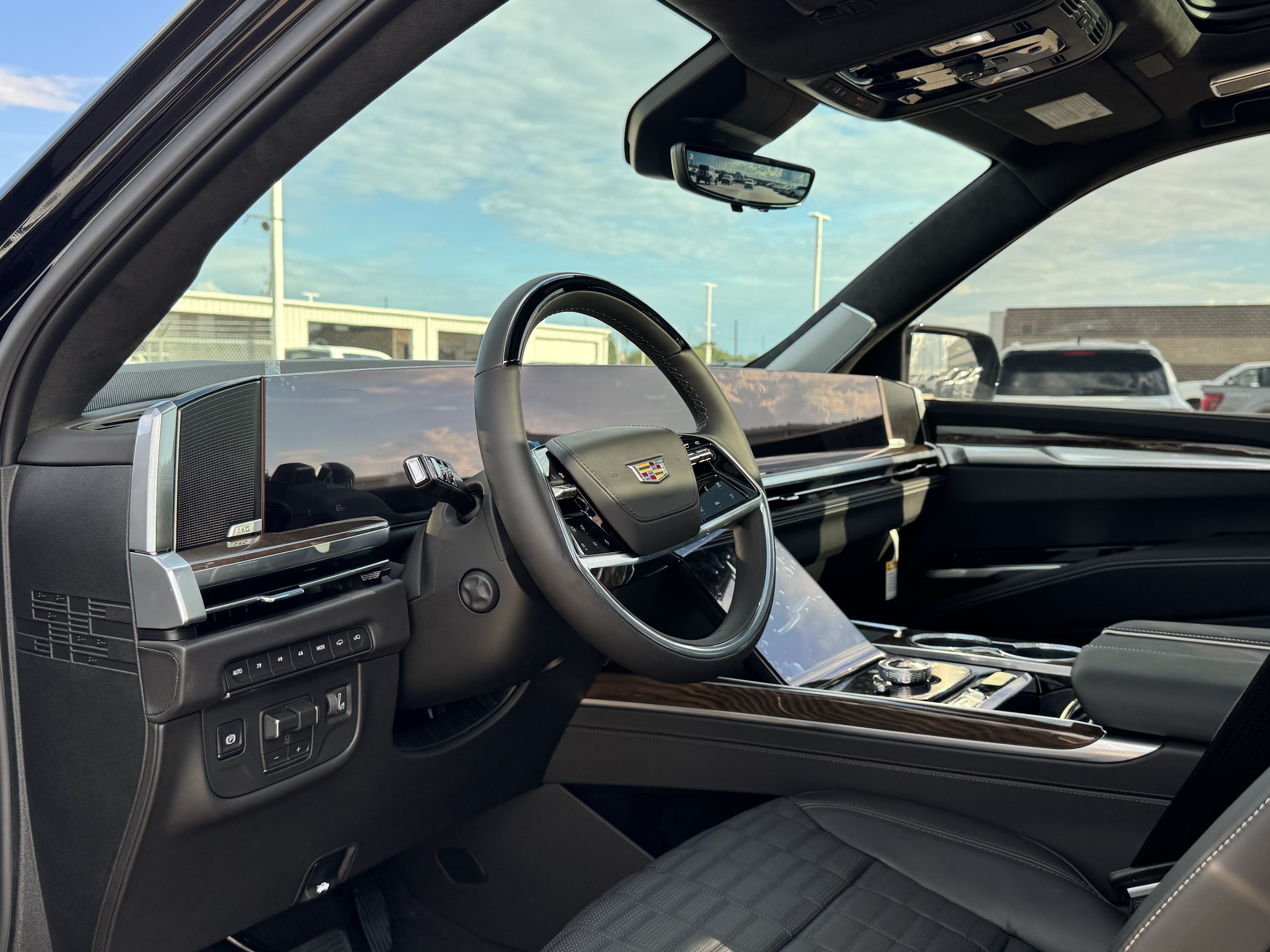 Used 2027 Cadillac Escalade Platinum Sport w/ LPO, ONYX Package AWD/4WD image 17