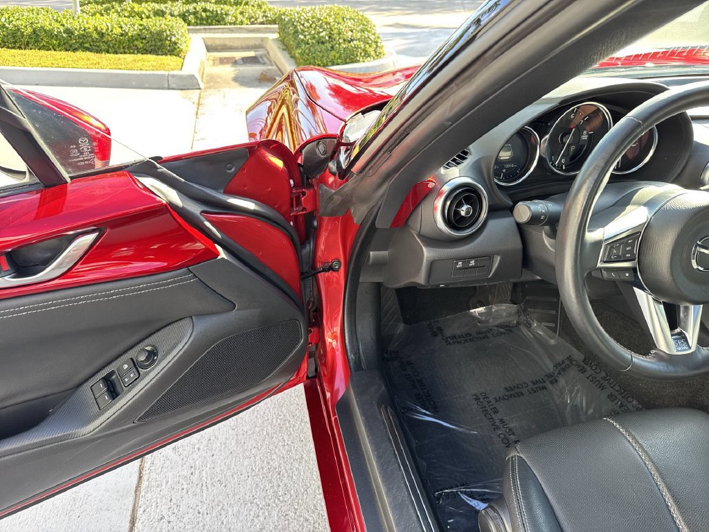Used 2023 MAZDA MX-5 Miata Grand Touring w/ Weather Package RWD image 17