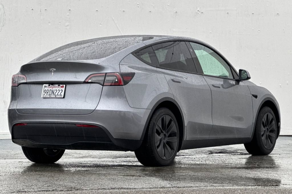 Used 2025 Tesla Model Y Long Range image 3