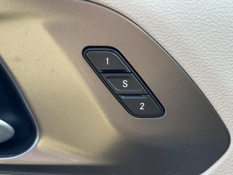 Used 2019 Chrysler Pacifica Limited w/ Tire & Wheel Group image 19