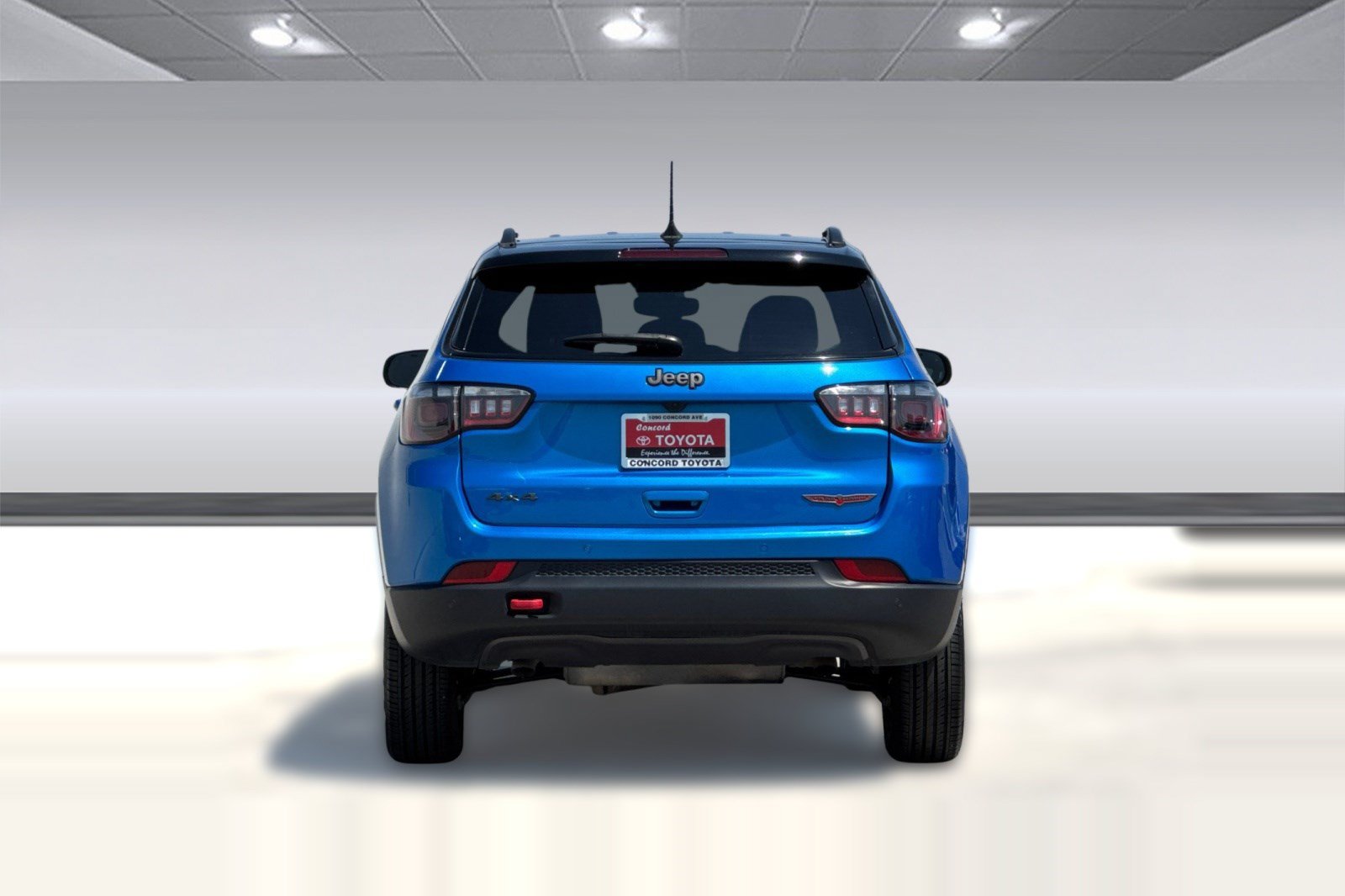Used 2025 Jeep Compass Trailhawk AWD/4WD image 10